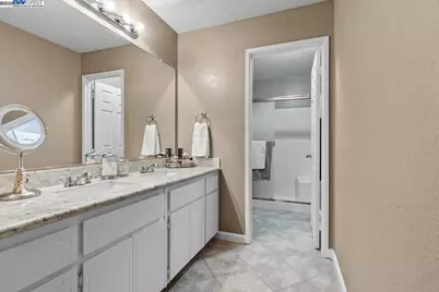 60 South St, Tracy, CA 95376 - Photo 28