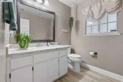 60 South St, Tracy, CA 95376 - Photo 32