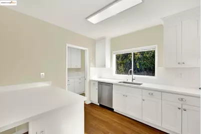 2106 Woodbine Ave, Oakland, CA 94602 - Photo 12