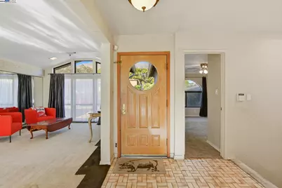 29673 Holiday St, Hayward, CA 94544 - Photo 8