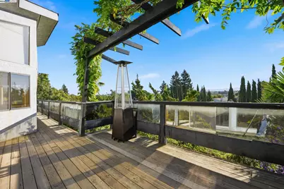 29673 Holiday St, Hayward, CA 94544 - Photo 2