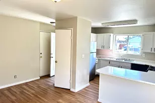 10538 Creekside Cir, Oakland, CA 94603 - Photo 2