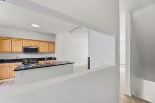 9455 MacArthur Blvd, Oakland, CA 94605 - Photo 10