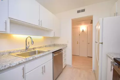 320 Civic Dr #404, Walnut Creek, CA 94596 - Photo 4