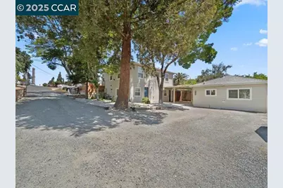 2910 Almond St, Martinez, CA 94553 - Photo 2