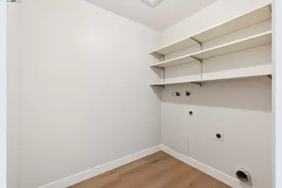 1042 Mangrove Ln, Alameda, CA 94502 - Photo 28