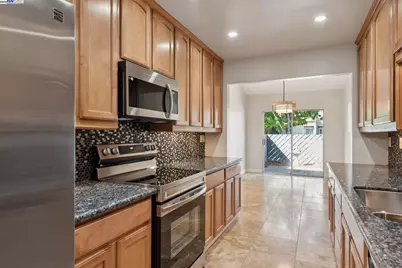 1042 Mangrove Ln, Alameda, CA 94502 - Photo 10