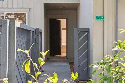 1042 Mangrove Ln, Alameda, CA 94502 - Photo 2
