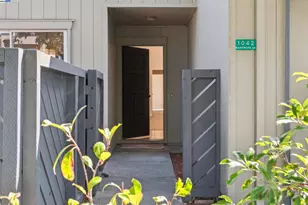 1042 Mangrove Ln, Alameda, CA 94502 - Photo 2