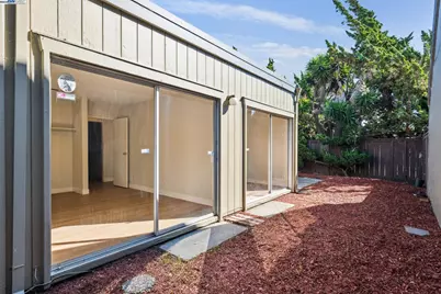 1042 Mangrove Ln, Alameda, CA 94502 - Photo 40