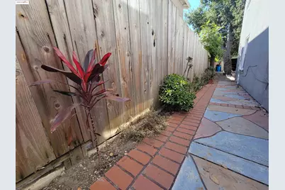 2001 27th St, Oakland, CA 94606 - Photo 18