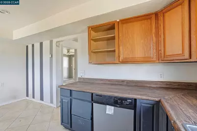 1207 1/2 Warren Ave, Vallejo, CA 94591 - Photo 10