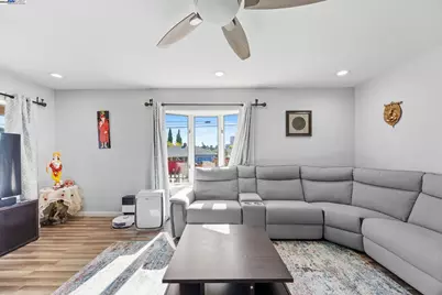 19695 Bernal St, Castro Valley, CA 94546 - Photo 12