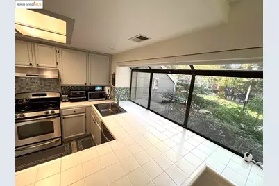 2561 Yerba Bank Ct #0, San Jose, CA 95121 - Photo 12