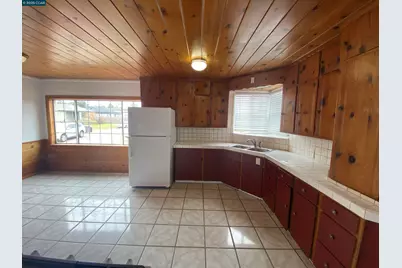 2221 80th Ave, Oakland, CA 94605 - Photo 8