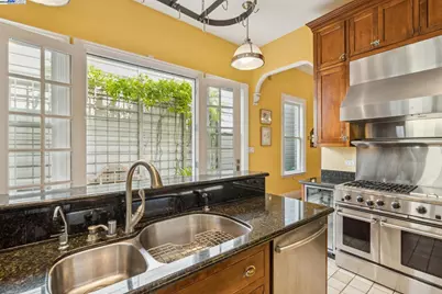 2070 Bush St, San Francisco, CA 94115 - Photo 6