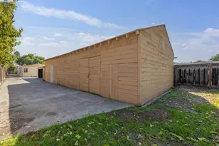 1351 Peach Ct, San Jose, CA 95116 - Photo 52