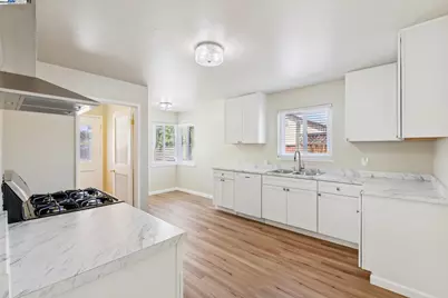 1351 Peach Ct, San Jose, CA 95116 - Photo 2