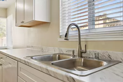 1351 Peach Ct, San Jose, CA 95116 - Photo 32