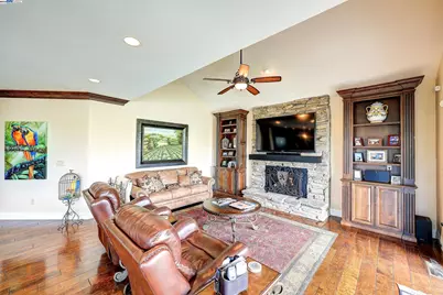 1310 Hampton Ct, Discovery Bay, CA 94505 - Photo 16