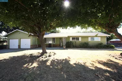 10 School St, Isleton, CA 95641 - Photo 2