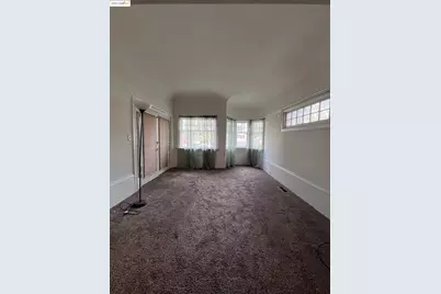 699 33rd St, Oakland, CA 94609 - Photo 6