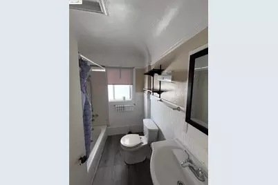 699 33rd St, Oakland, CA 94609 - Photo 18