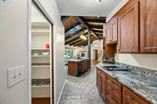 699 Fiesta Pl, Hayward, CA 94544 - Photo 16