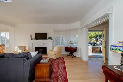 2000 Clinton Ave, Alameda, CA 94501 - Photo 6