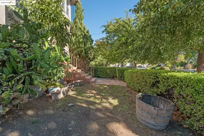 558 58th St, Oakland, CA 94609 - Photo 34