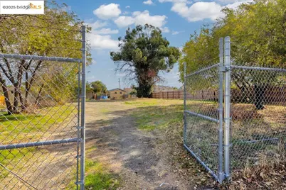 64 Bella Monte Ave, Bay Point, CA 94565 - Photo 2
