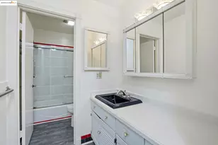 2 Admiral Dr, Emeryville, CA 94608 - Photo 34