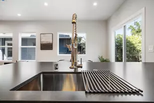 354 49th St, Oakland, CA 94609 - Photo 18