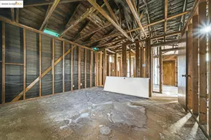 11201 Lochard St, Oakland, CA 94605 - Photo 22