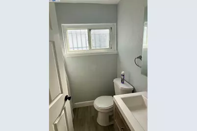 10600 Pippin St, Oakland, CA 94603 - Photo 8