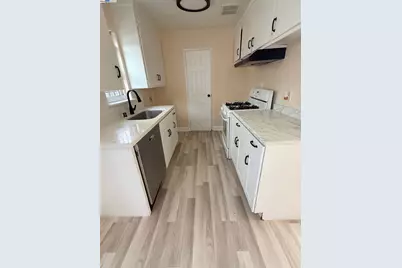 10600 Pippin St, Oakland, CA 94603 - Photo 8