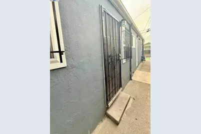 10600 Pippin St, Oakland, CA 94603 - Photo 2
