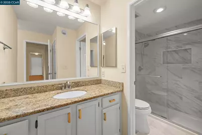 560 Canyon Oaks #H, Oakland, CA 94605 - Photo 8