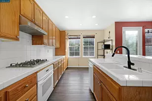 5700 Oakmont Dr, Richmond, CA 94806 - Photo 18