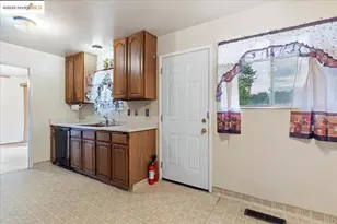 4704 Scotia Ave, Oakland, CA 94605 - Photo 10
