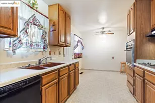 4704 Scotia Ave, Oakland, CA 94605 - Photo 8