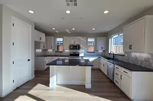 1602 Ashwood Dr, Pittsburg, CA 94565 - Photo 2