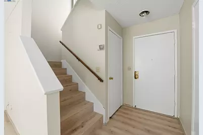 93 Cassia Dr, Hayward, CA 94544 - Photo 18