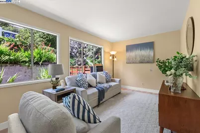 5838 Nottingham Dr, Oakland, CA 94611 - Photo 4