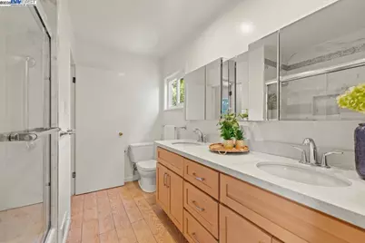 5838 Nottingham Dr, Oakland, CA 94611 - Photo 12
