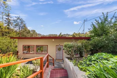 5838 Nottingham Dr, Oakland, CA 94611 - Photo 2