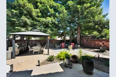 913 Cedar Brook Ln, Vacaville, CA 95687 - Photo 2