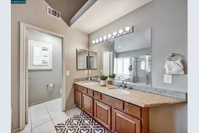 913 Cedar Brook Ln, Vacaville, CA 95687 - Photo 32