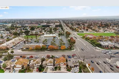 1974 Paradise Valley Ct, Tracy, CA 95376 - Photo 32