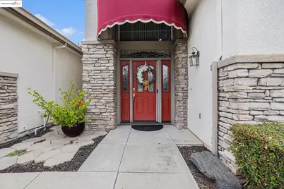 729 Richardson Dr, Brentwood, CA 94513 - Photo 2